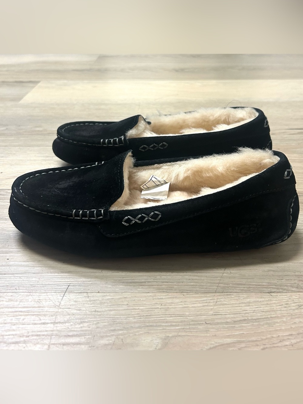 UGG Slippers Ansley Womens Sz 8 Moccasin Sheepskin Black Suede Slip On Comfort - Picture 6 of 16